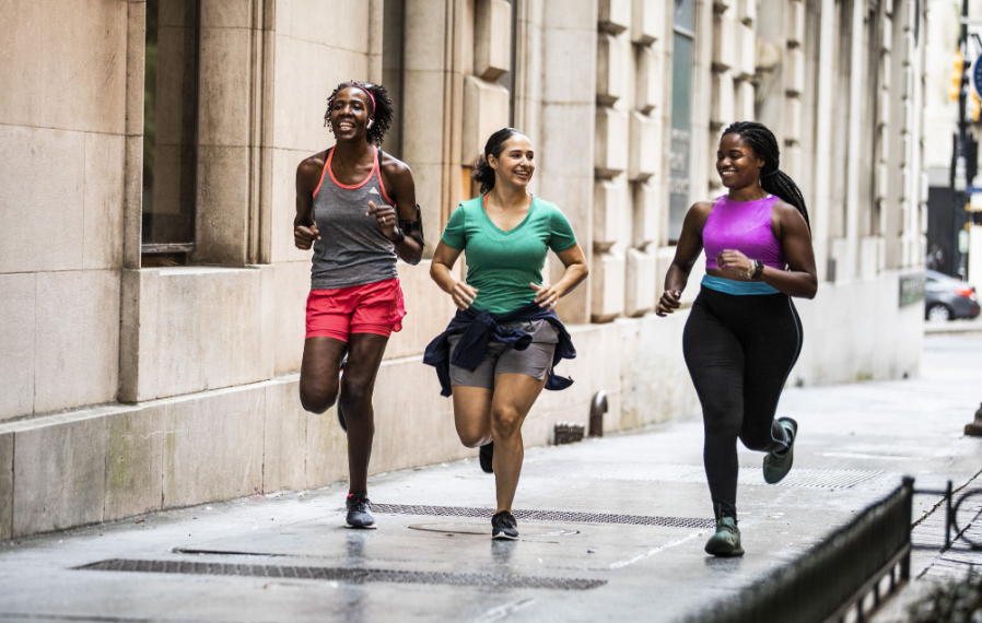 A series of images depicting a beginner's progression from brisk walking to running, emphasizing gradual development.